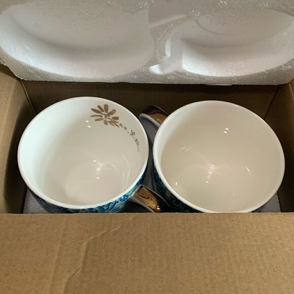Set Of 2 Lilly Pulitzer Ceramic 12oz Mugs Blue Floral Design With Original Box - Picture 3 of 17